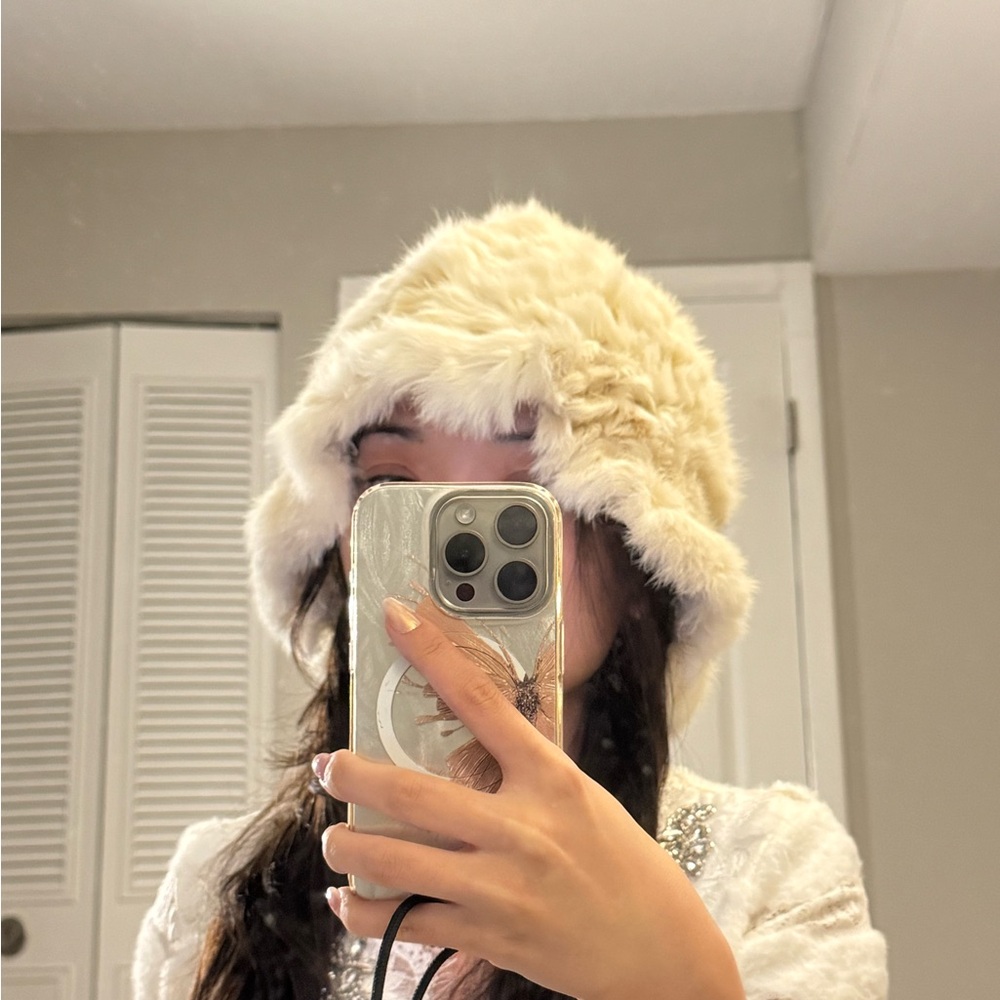 Faux Fur Cream Bucket Hat